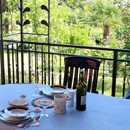 Green Garden Apartman *